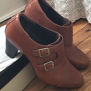 Clark’s bendable shoes